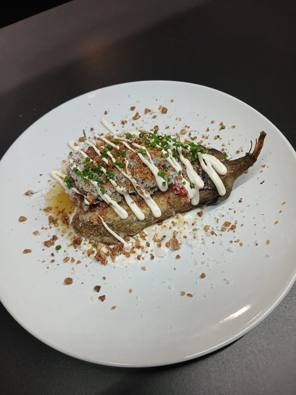 Berenjena rellena y gratinada con queso de cabra
